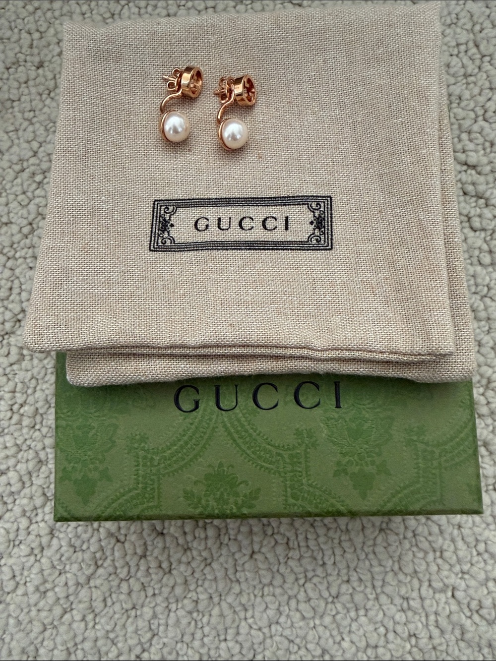 NIB- Gucci Blondie pearl round interlocking earrings.